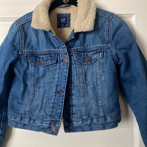 Cropped GAP kids denim jacket Sherpa lined.